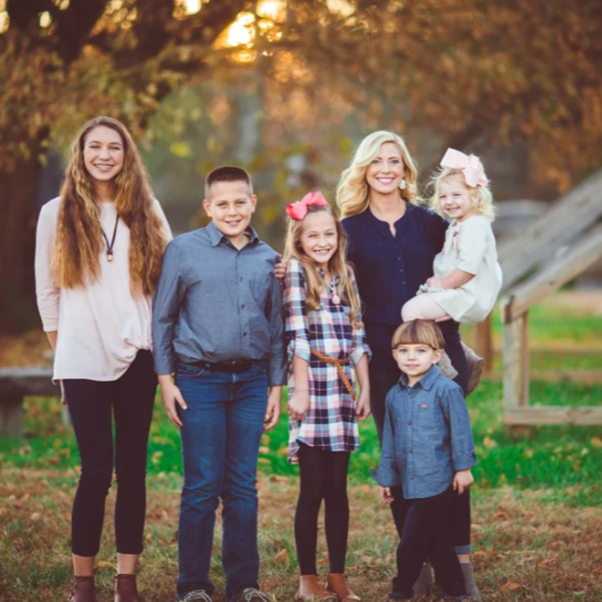 Mother of five facing prosecution for leaving her 14-year-old daughter to  babysit kids after Covid closed daycare | The Independent