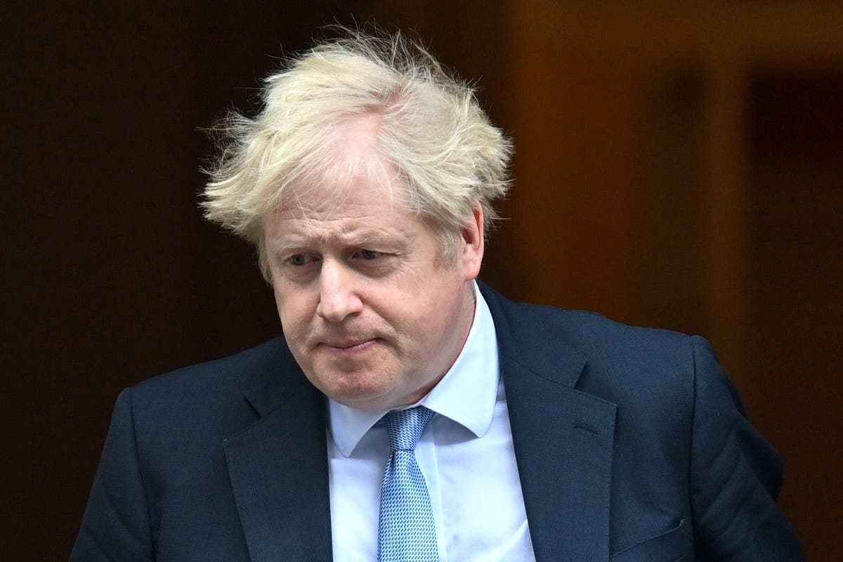 Boris Johnson flies to Poland as more UK troops go on standby for ...