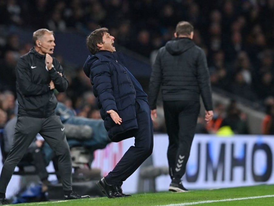 Antonio Conte reacts during Tottenham’s defeat