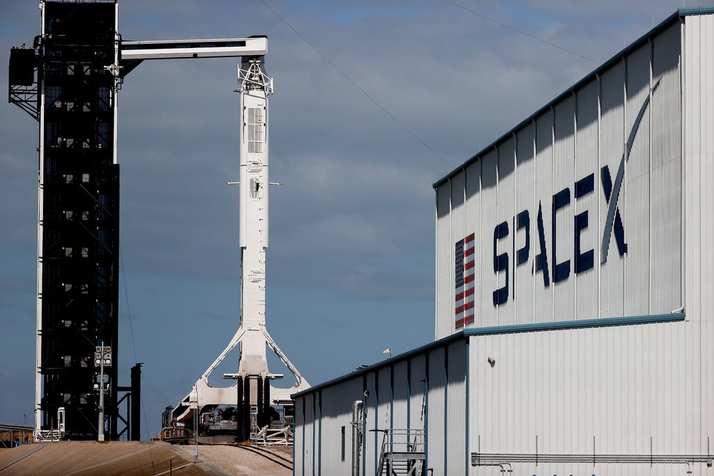 Nasa warns that Elon Musk’s SpaceX internet satellites could stop humans getting to space