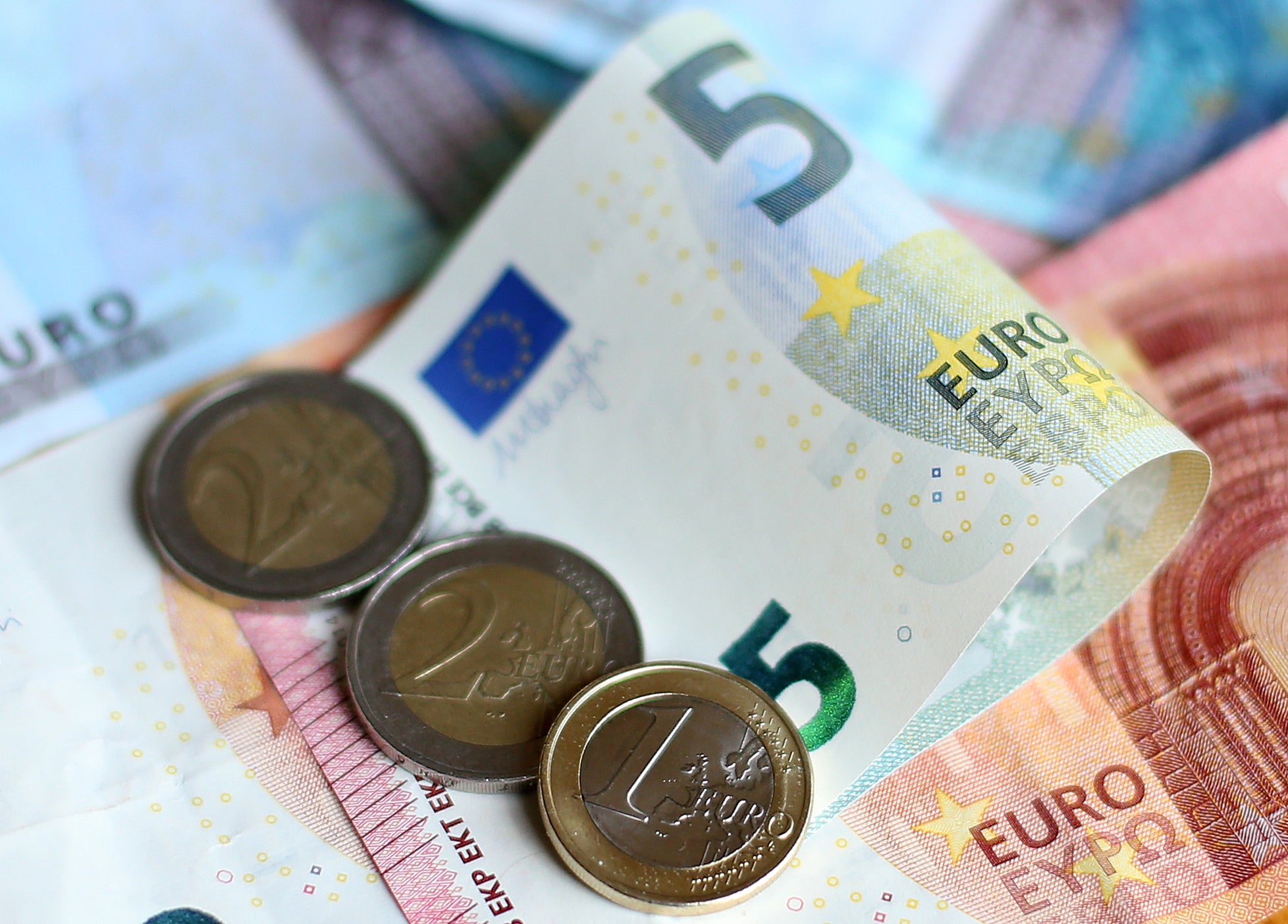 Sinn Fein’s Pearse Doherty called on the Government to give direct payments of 200 euro to individuals on incomes of 30,000 euro or less (PA)