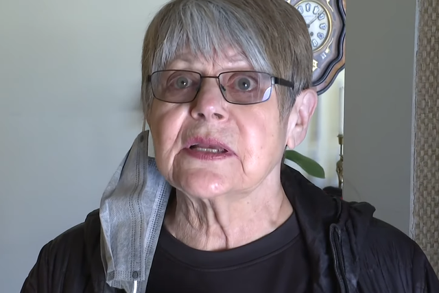 Denyse Holt, de 80 años, sobrevivió a un intento de secuestro por parte de un enfermo mental
