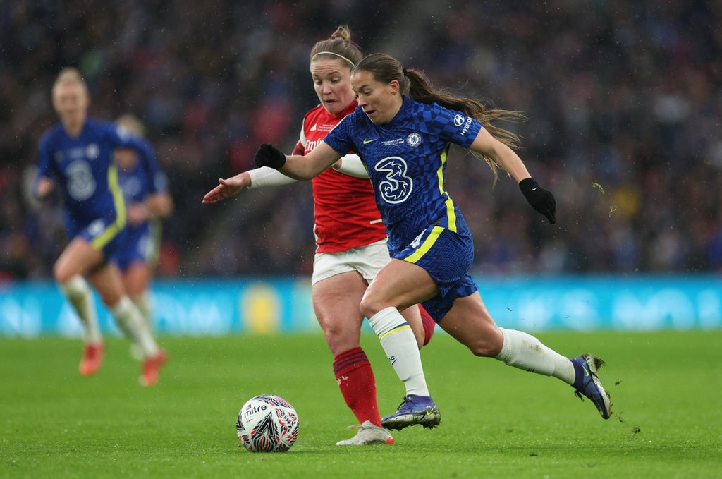 Women’s Super League set for further twist as Chelsea host Arsenal in top of the table clash