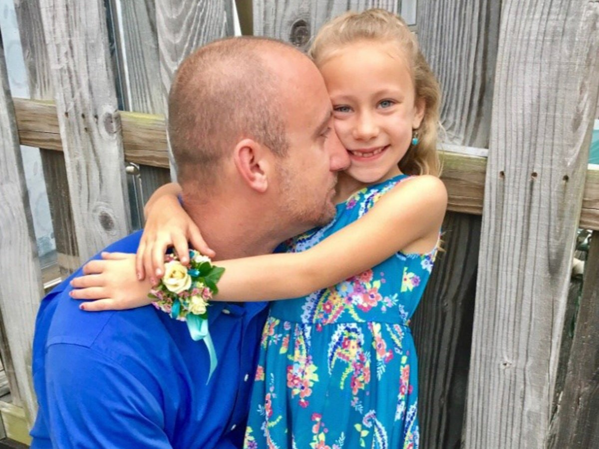 NFL star Anthony Harris takes young fan to daddy-daughter dance after her  father passed away last year