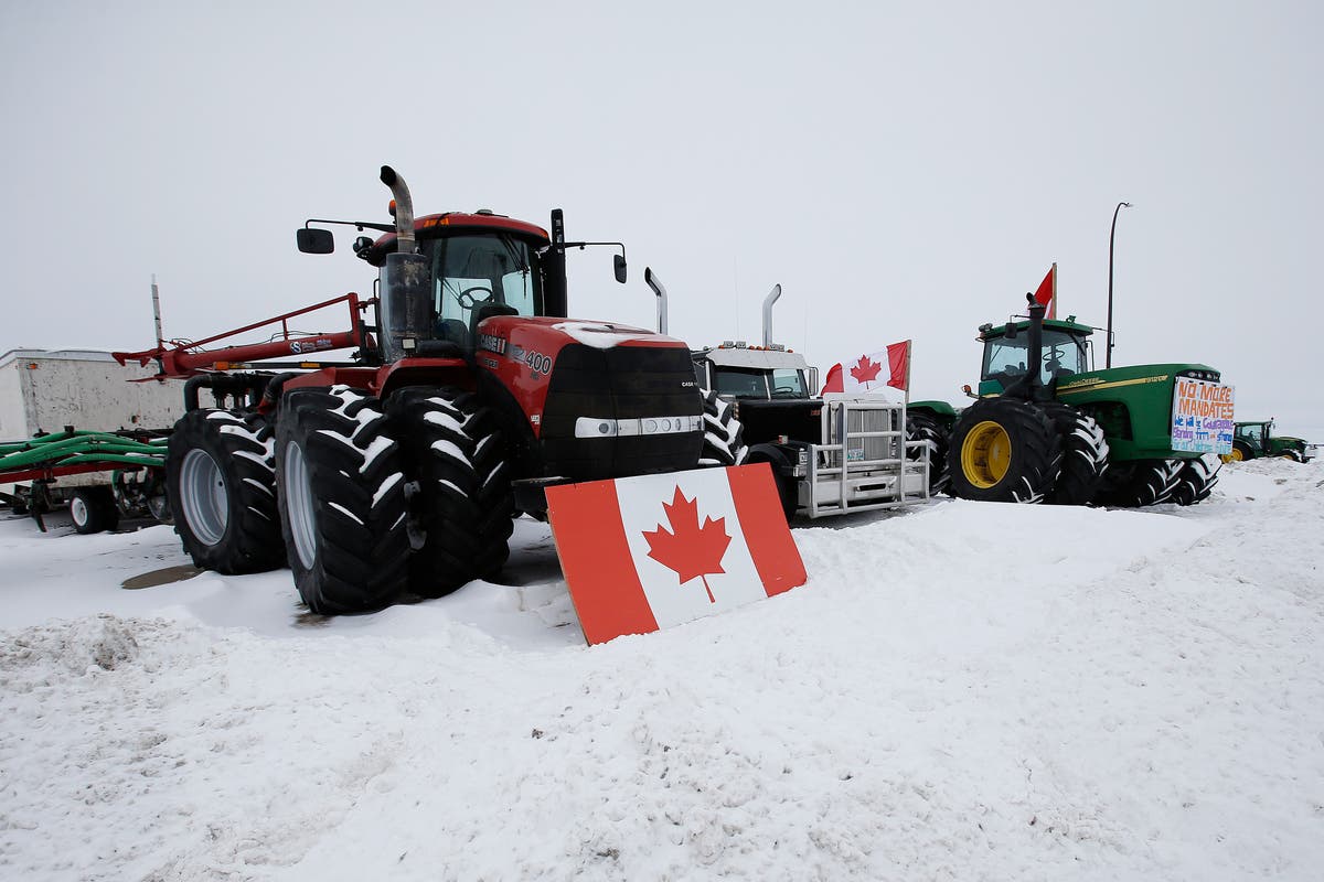 Canadian authorities look to the courts to break blockade