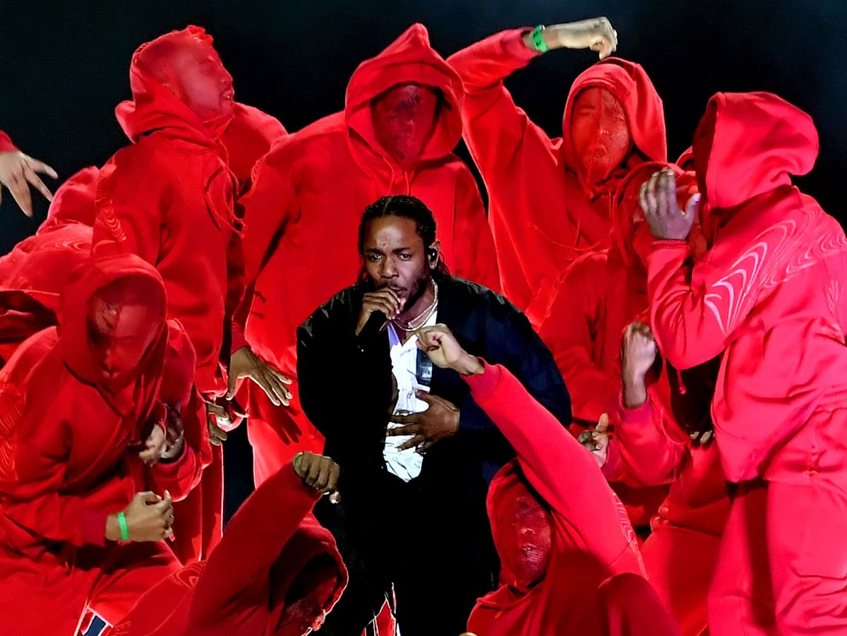 Kendrick Lamar Performs His Hit Song 'Alright' During Super Bowl Halftime  Show 2022: Photo 4705039, 2022 Super Bowl, Kendrick Lamar, Super Bowl  Photos