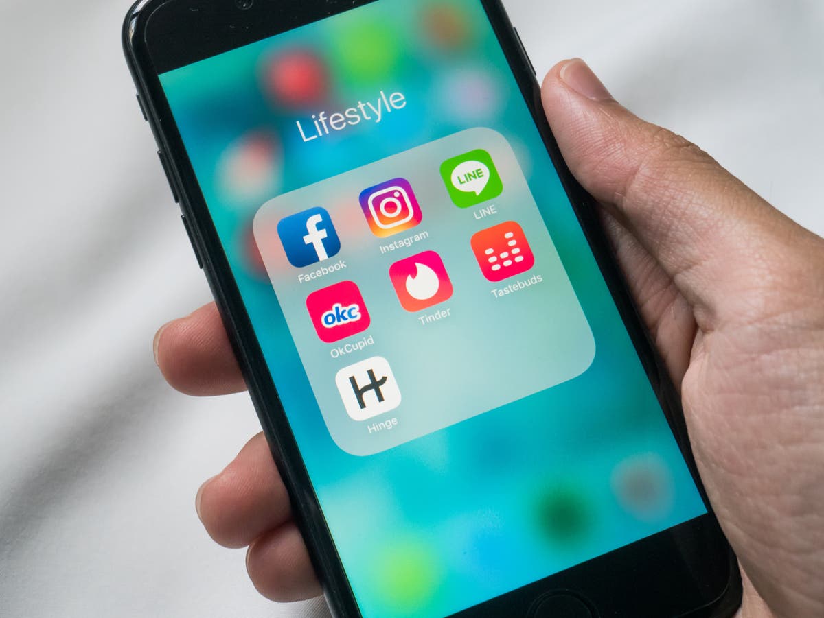 Dating apps urge users to get booster vaccine ahead of Valentine&rsquo;s Day