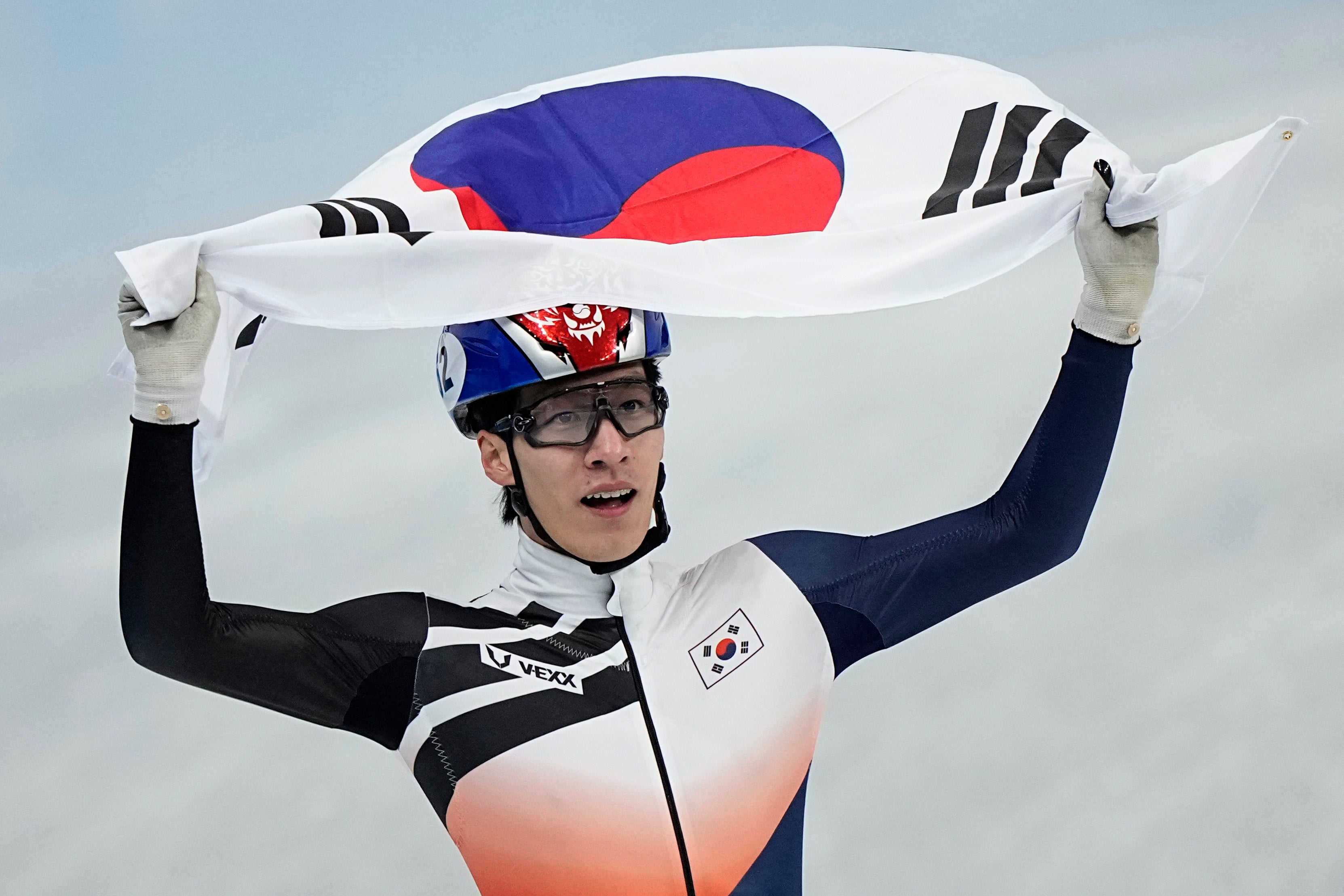 Спортсмены южной кореи. Известные спортсмены Кореи. Южная Корея на зимних Олимпийских играх 2022. Трек в Корее. Шорт трек корейский ли.