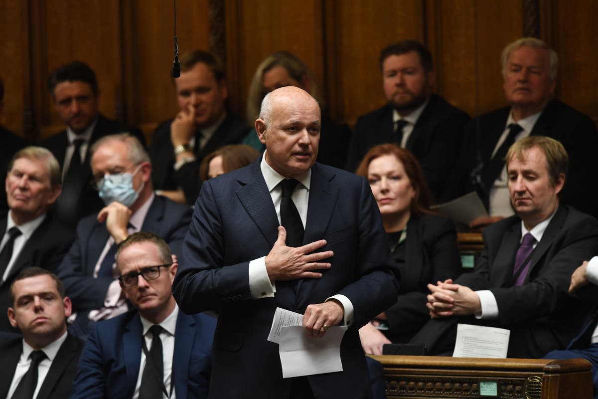 Duncan Smith has warned the prime minister not to try to seize power if police find a violation