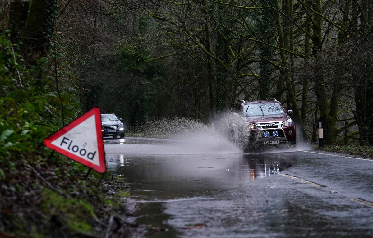 UK weather forecast: Flood warning as heavy rain forecast in Wales