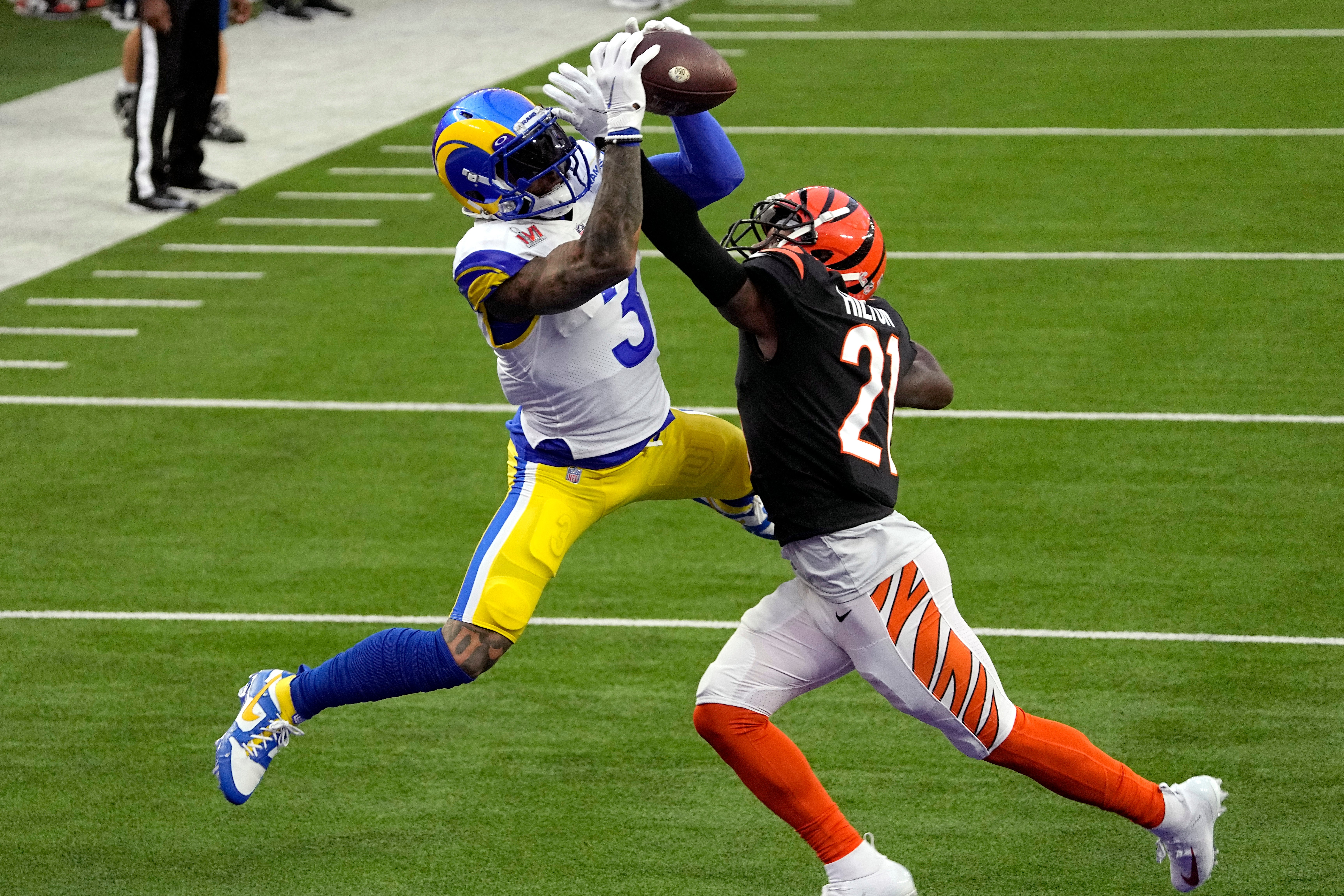 Los Angeles Rams’ Odell Beckham (left) and Cincinnati Bengals’ Mike Hilton at the Super Bowl