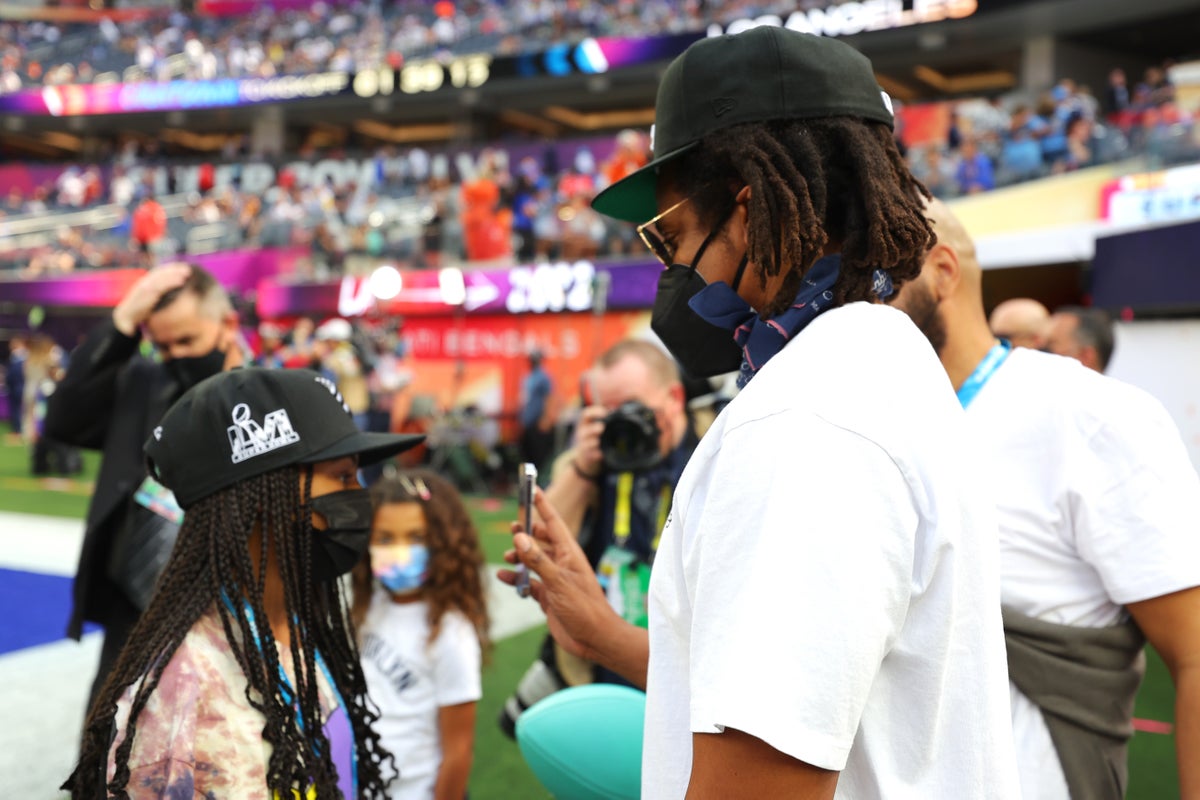 Blue Ivy Carter Looks JUST Like Beyoncé At Super Bowl LVII w/ Dad
