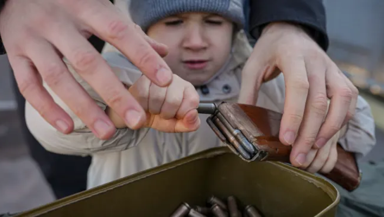 Some local residents even brought their children with them to learn how to load ammunition