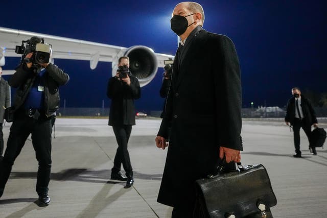 <p>German Chancellor Olaf Scholz walks to a government plane to travel to Moscow</p>