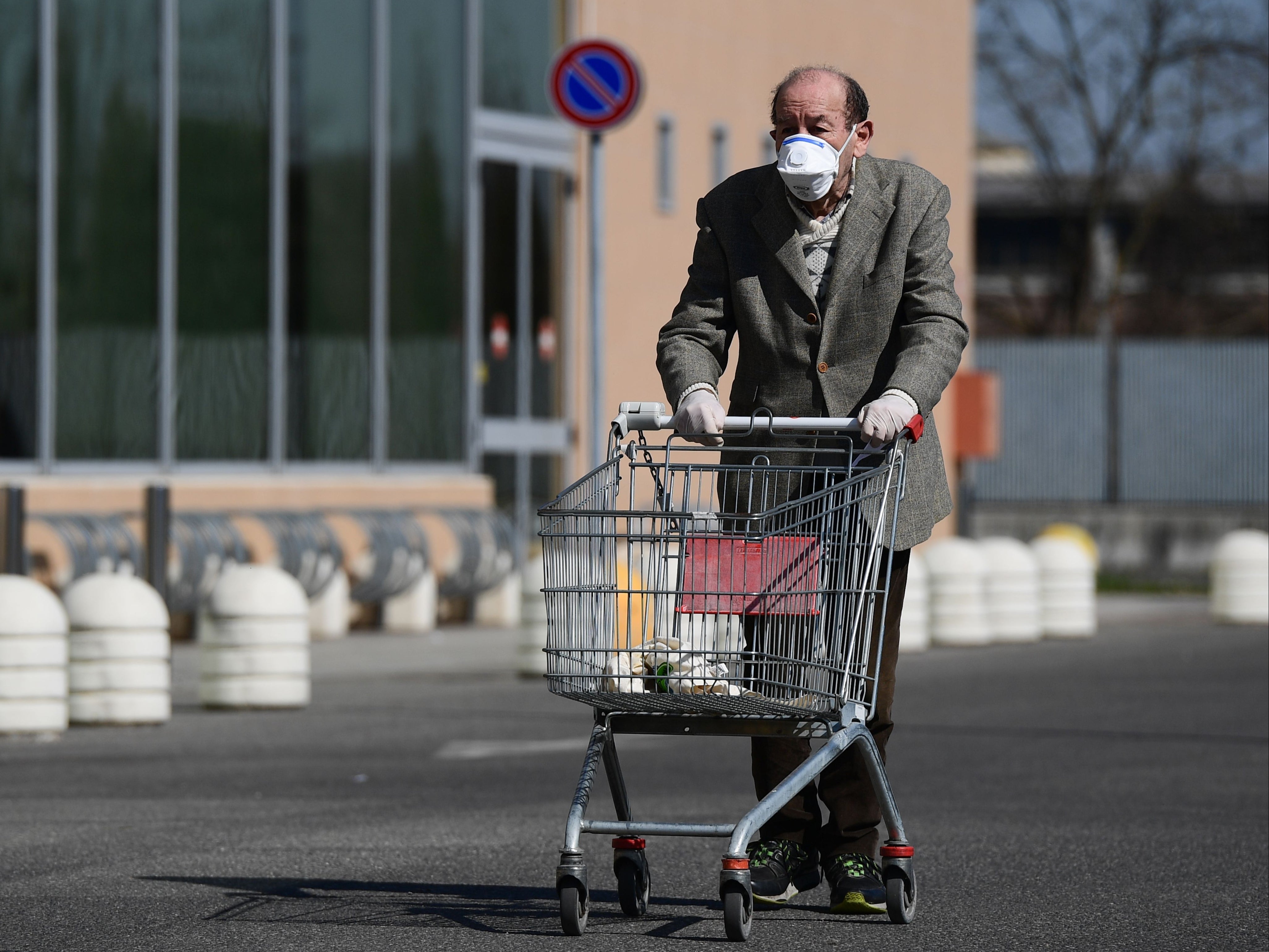 Elderly Italians are struggling with soaring energy bills