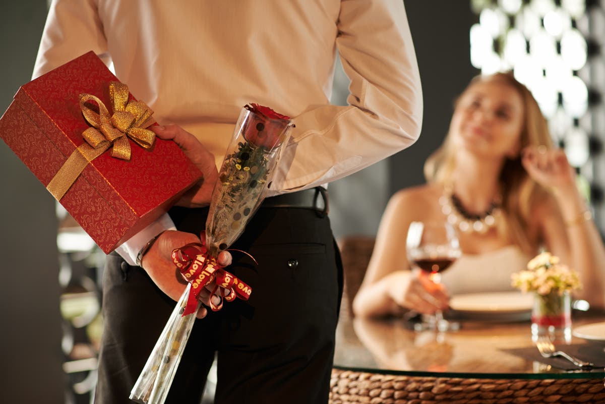 Woman sparks debate for implying to her boyfriend that his handmade Valentine&rsquo;s Day gift was &lsquo;cheap&rsquo;