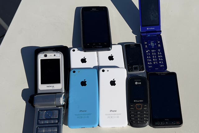 <p>These phones use 3G wireless internet, and will soon be obsolete</p>