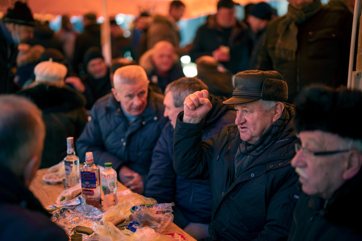 Ukrainian people back at work but ‘not naive to seriousness of the situation’ Ukrainian people back at work but ‘not naive to seriousness of the situation’