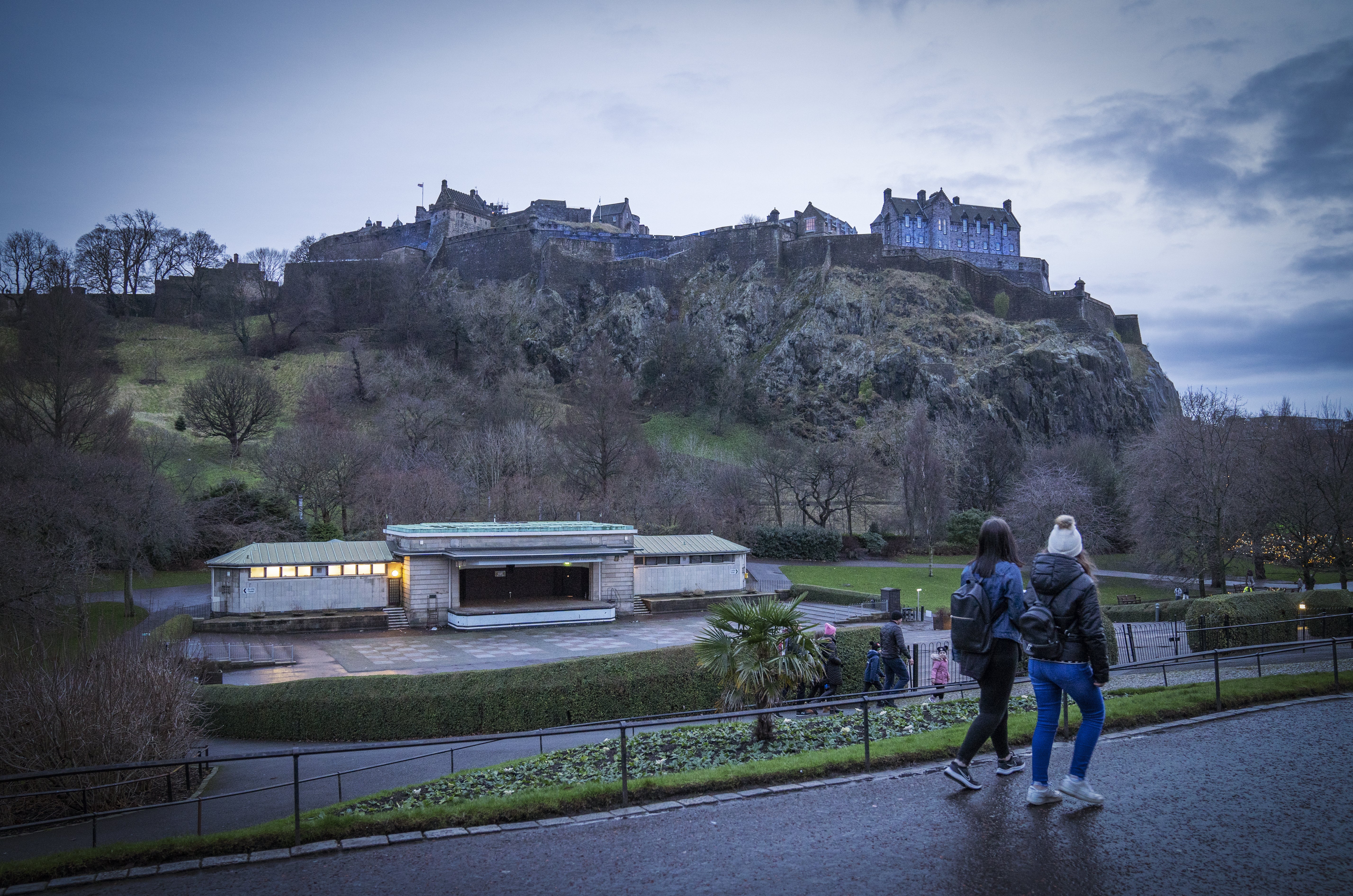 Members of the public found the device in Edinburgh’s Princes Street Gardens