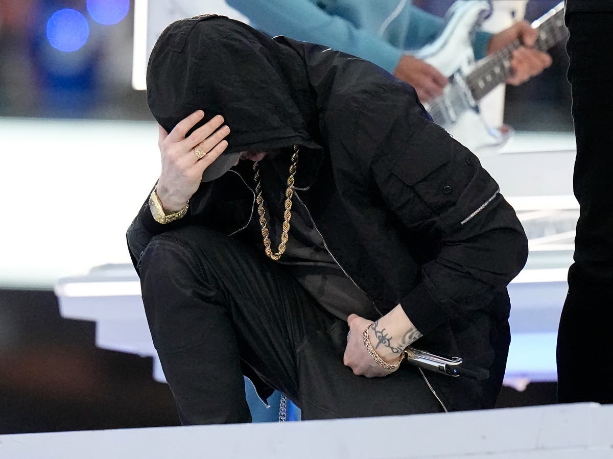 Rudy Giuliani says Eminem should leave US for taking knee at Super Bowl Rudy Giuliani says Eminem should leave US for taking knee at Super Bowl