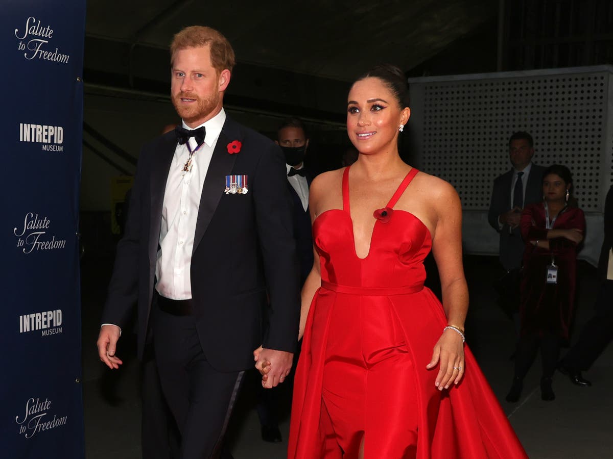 Royal fans point out ‘hypocrisy’ of Meghan and Harry’s treatment after Prince Andrew settlement Royal fans point out ‘hypocrisy’ of Meghan and Harry’s treatment after Prince Andrew settlement