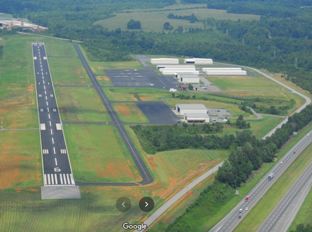 North Carolina: Pilot dies after plane crashes into truck on I-85