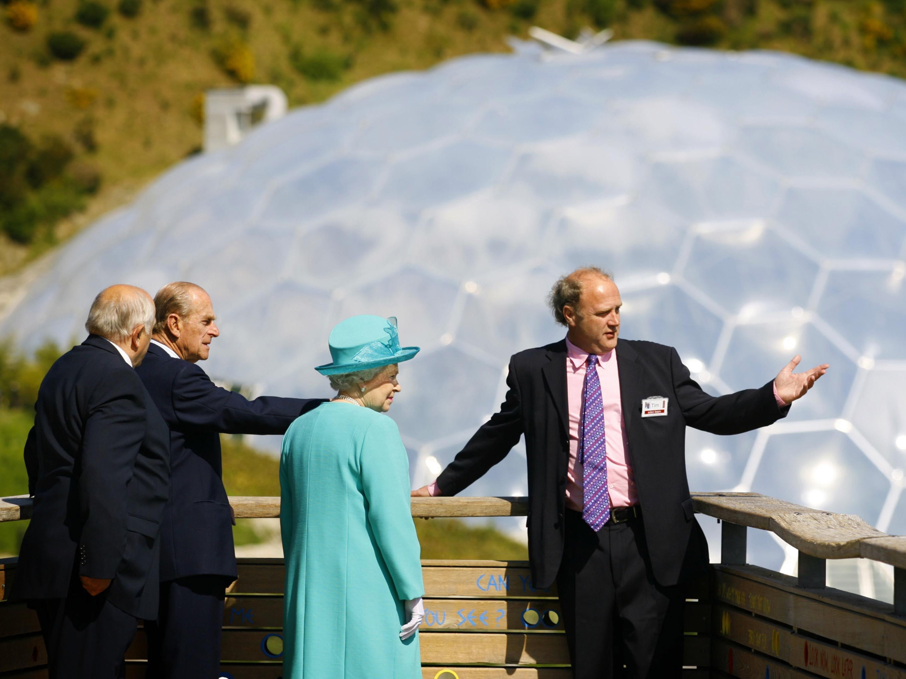 Sir Chris Smit (right) showing Queen Elizabeth II and Prince Philip around the Eden Project in Cornwall in 2006