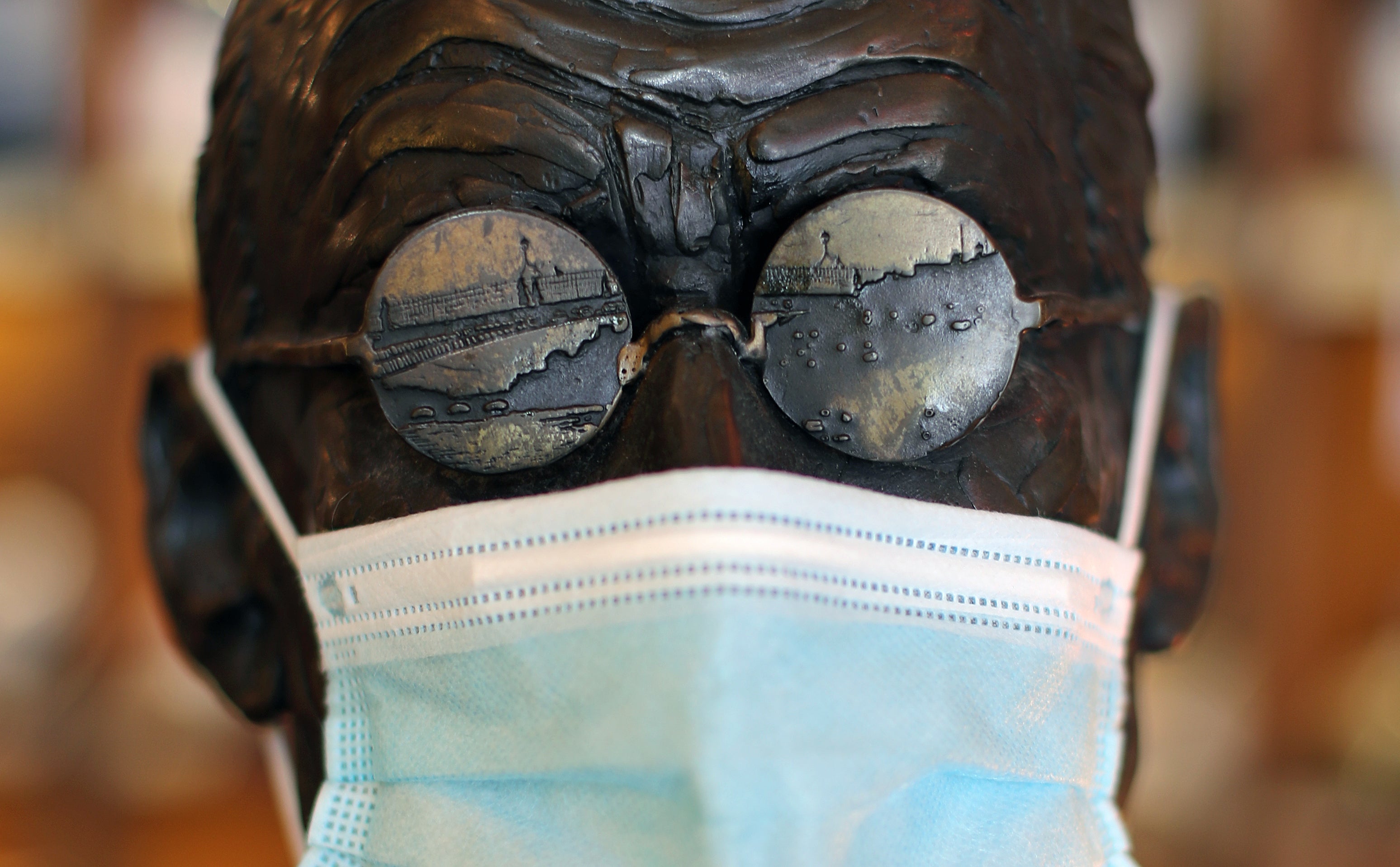 A statue of James Joyce with a Covid-19 face mask (Niall Carson/PA)