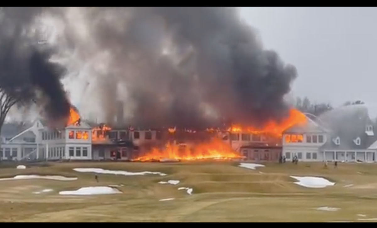 Oakland hills fire: Firefighters battle huge blaze as it rips through Country Club
