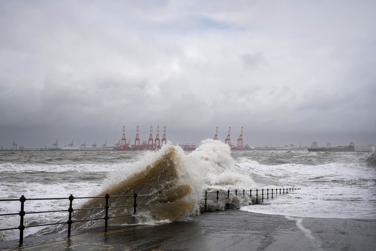 Storm Eunice latest: Red ‘danger to life’ warning issued for London and southeast as millions urged to stay at home