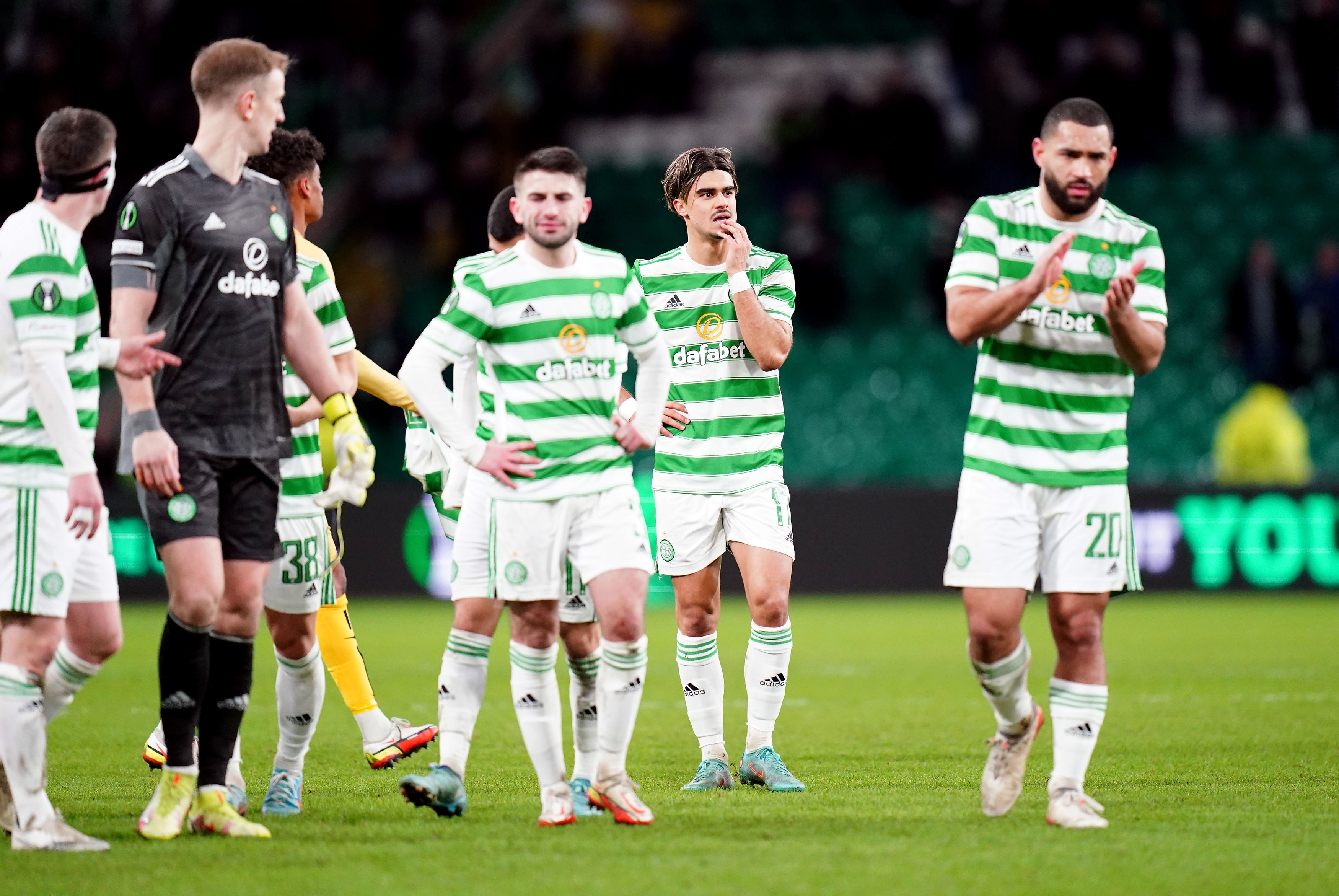 Celtic players applaud fans at full-time
