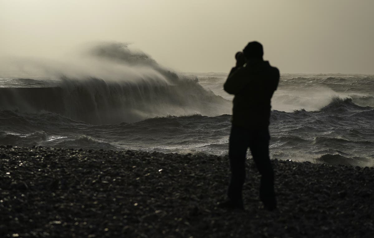 Weather watchers told not to be ‘stupid’ in pursuit of dramatic Eunice footage