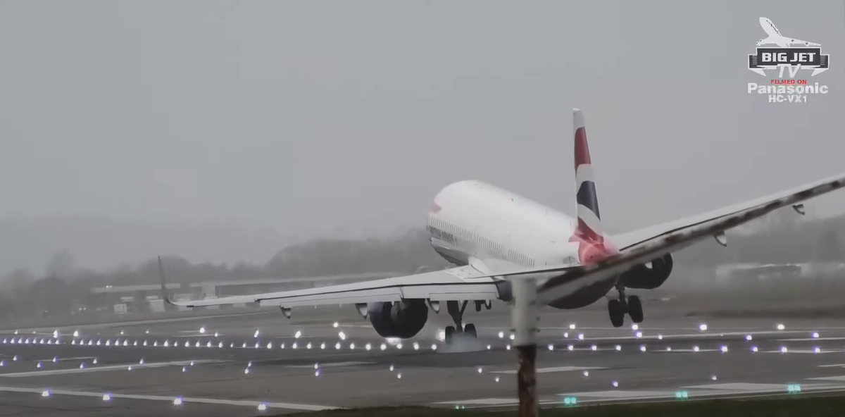 Big Jet TV: Thousands tune in to watch flights landing at Heathrow amid storm