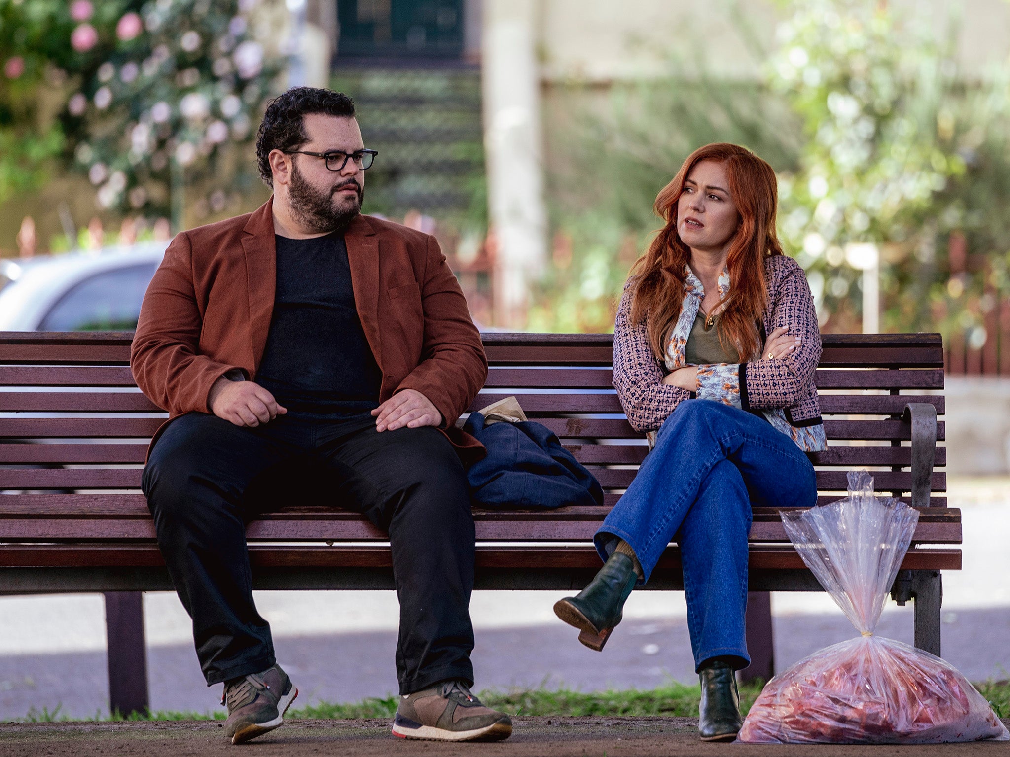 Josh Gad, Isla Fisher and a bag of bloody meat in ‘Wolf Like Me’