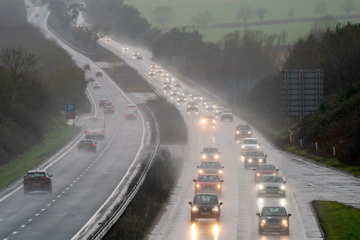 UK weather: Britons face tropical conditions as 29C heat followed by heavy rain