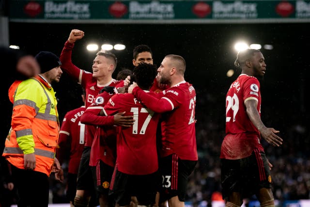 <p>A relieved Manchester United team after the win </p>