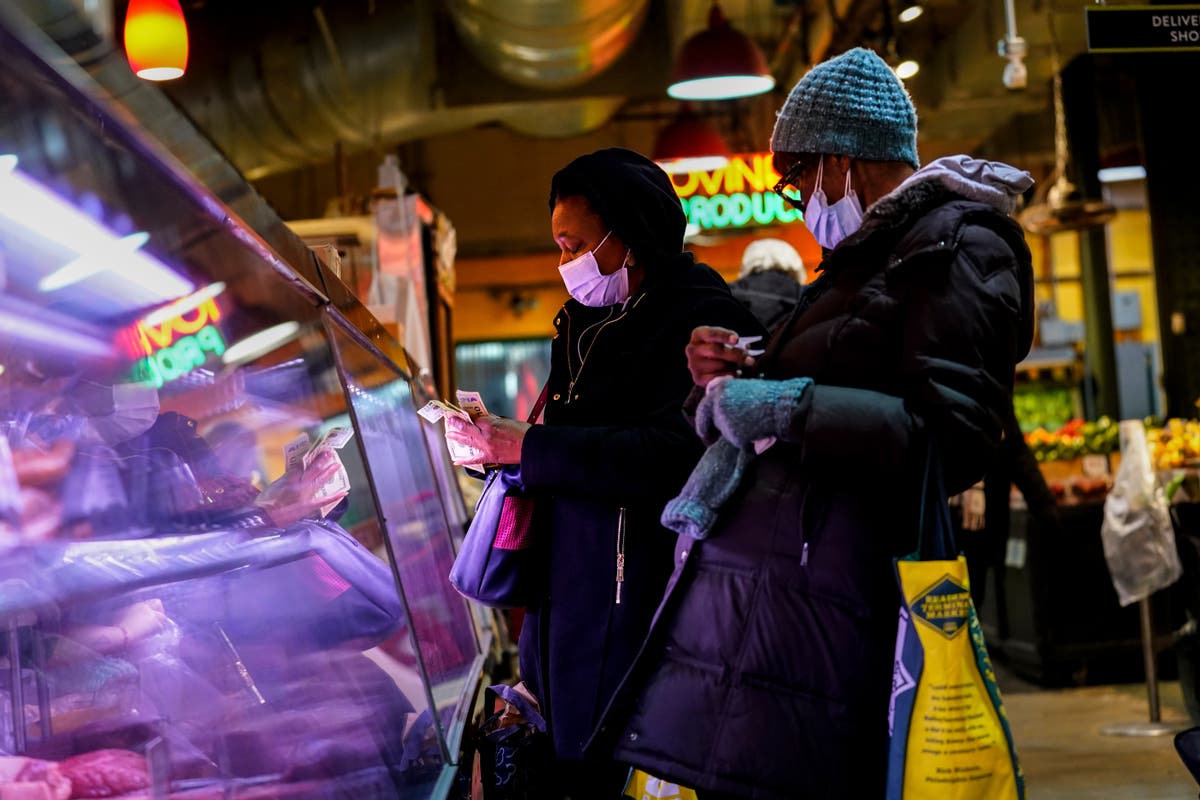 US virus cases, hospitalizations continue steady decline 