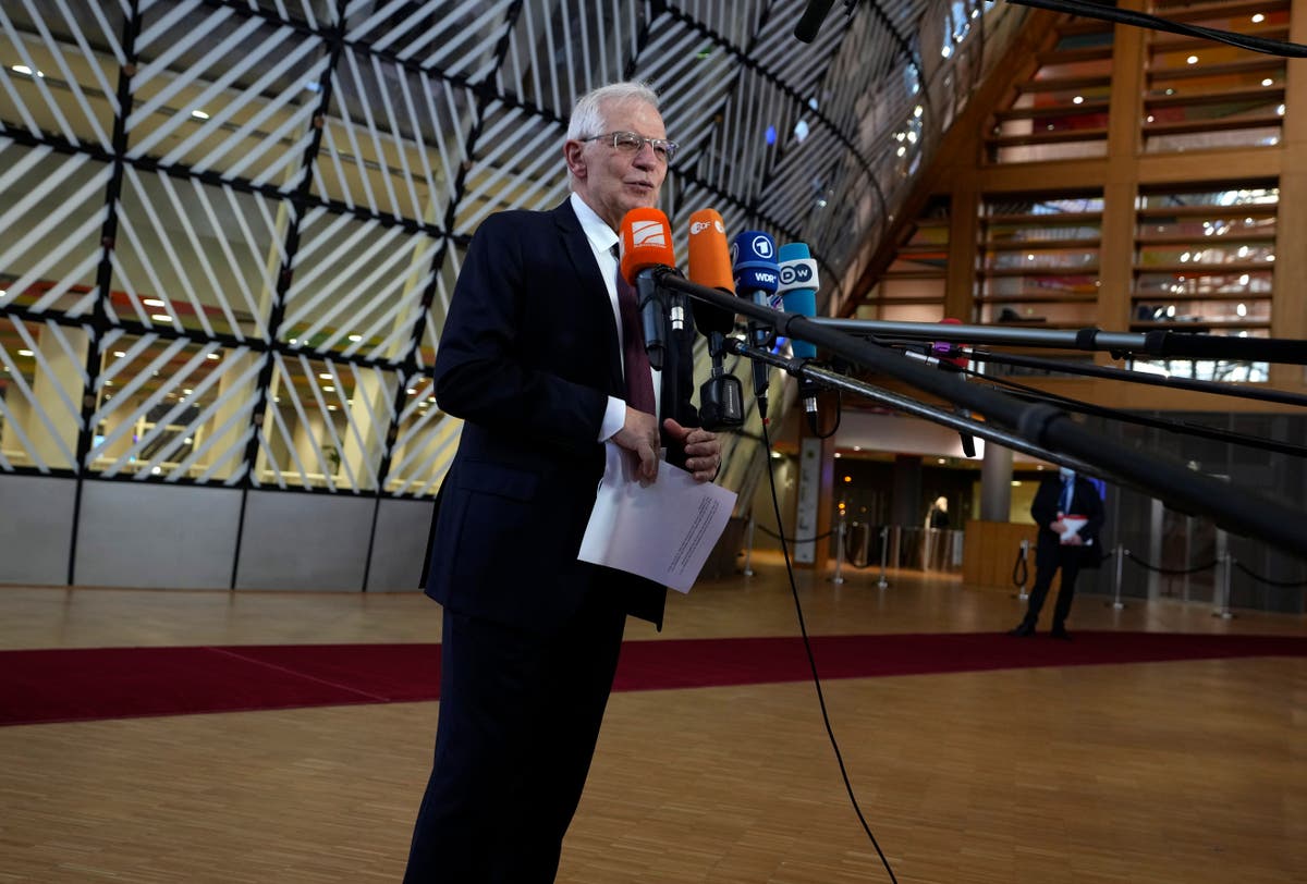 EU mulls ways to stop the possible breakup of Bosnia