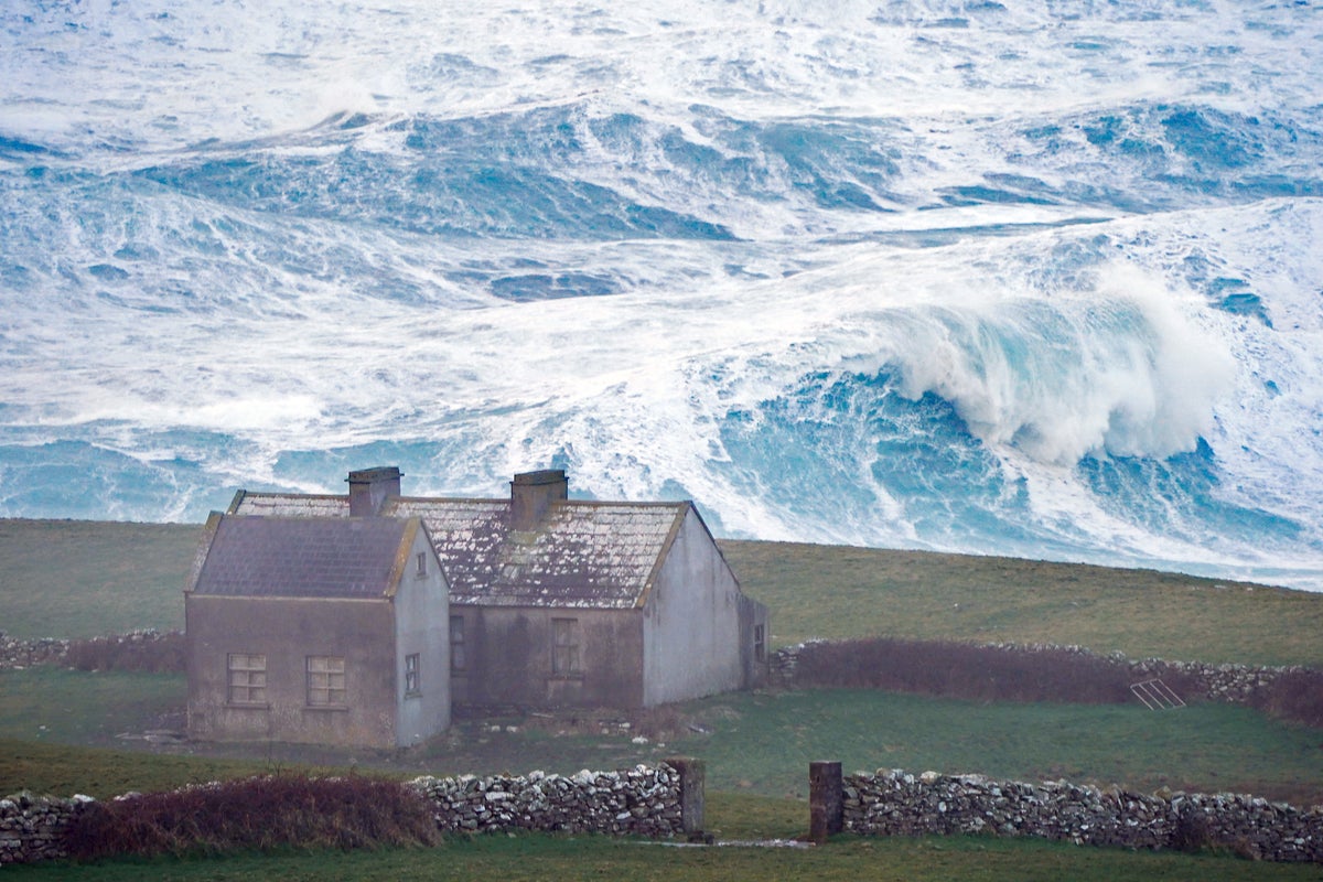 Storm Franklin: Almost 3,000 homes in Northern Ireland without power ...