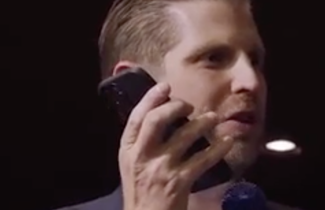 <p>Eric Trump está de gira en el  ReAwaken America Tour donde comparte escenario con diferentes personalidades de la derecha </p>