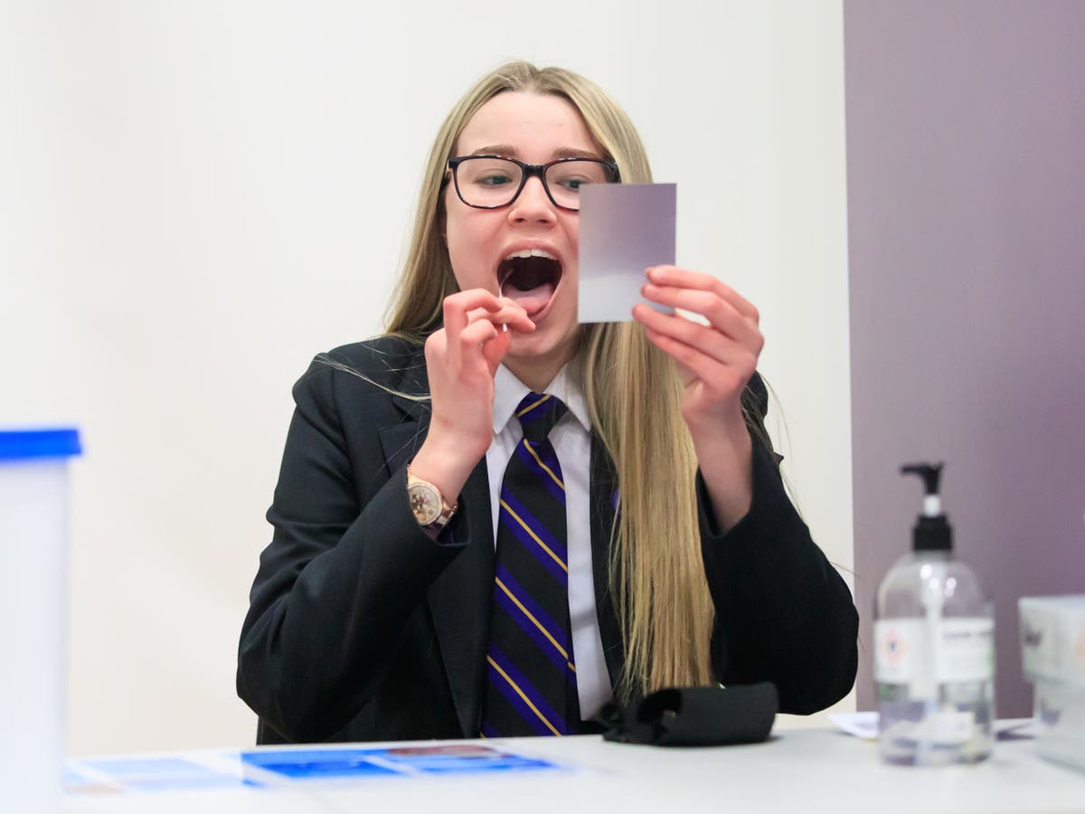 School leaders condemn ‘headlong rush’ to scrap Covid testing and isolation School leaders condemn ‘headlong rush’ to scrap Covid testing and isolation