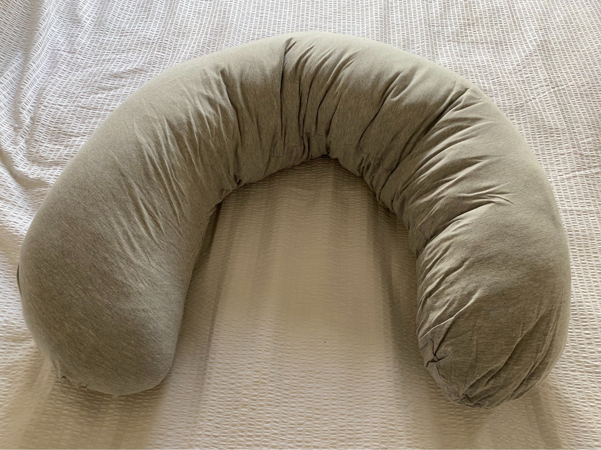 The pillows’s shape is easy to manipulate, and aligns with the spine to ease back pain