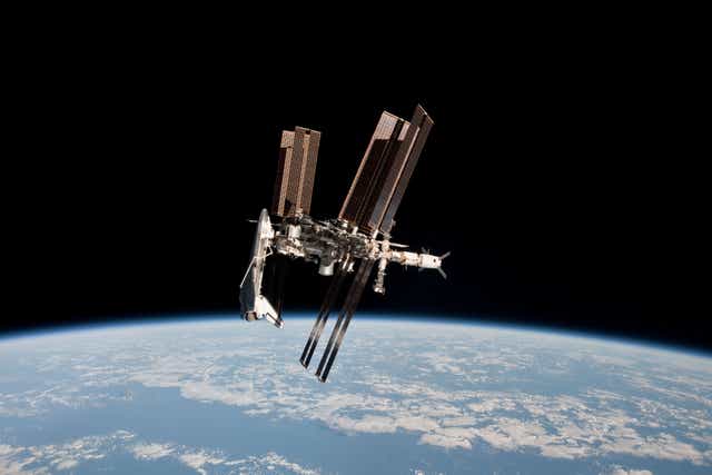 <p>The ISS and the docked space shuttle Endeavour    </p>