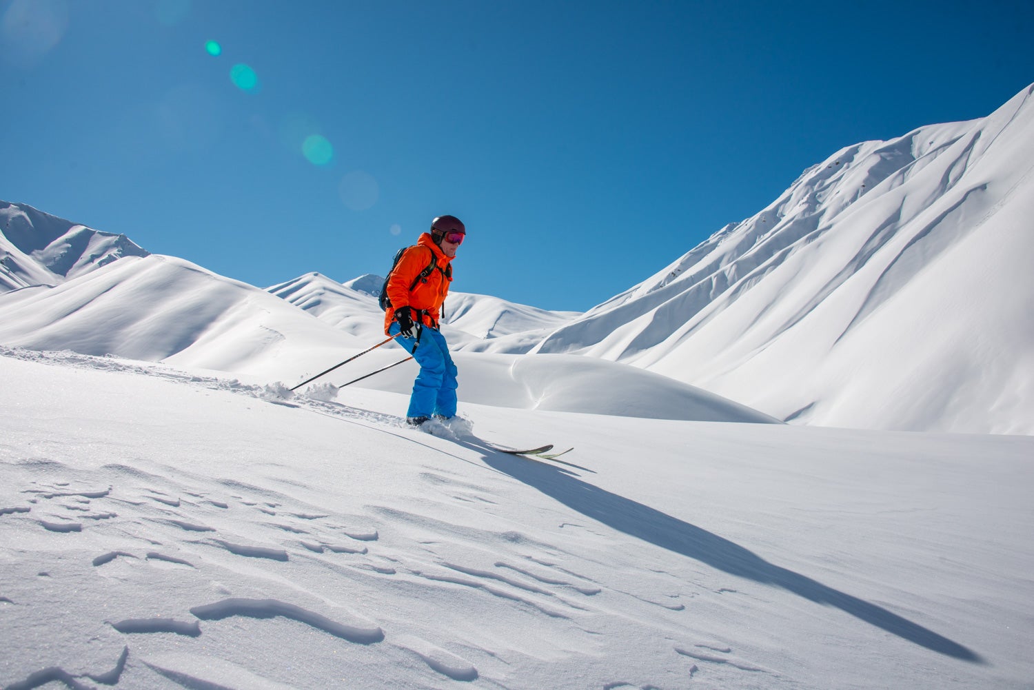 Snow conditions are light and dry, even on warm days