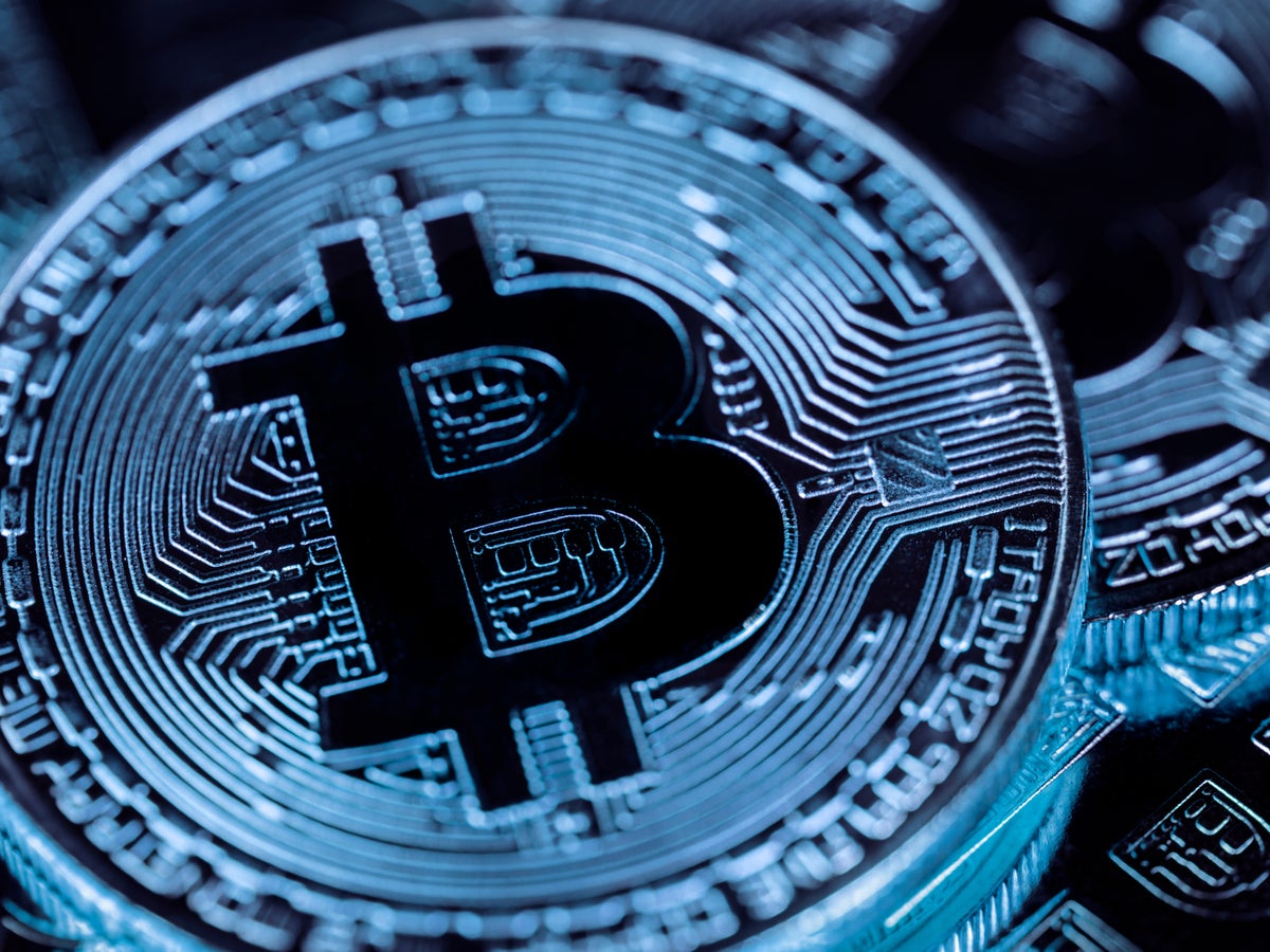 Woman swindled out of $300,000 worth of bitcoin by Hinge date | The  Independent