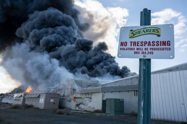 <p>The blaze takes hold at Shearer’s Foods in Hermiston, Oregon</p>