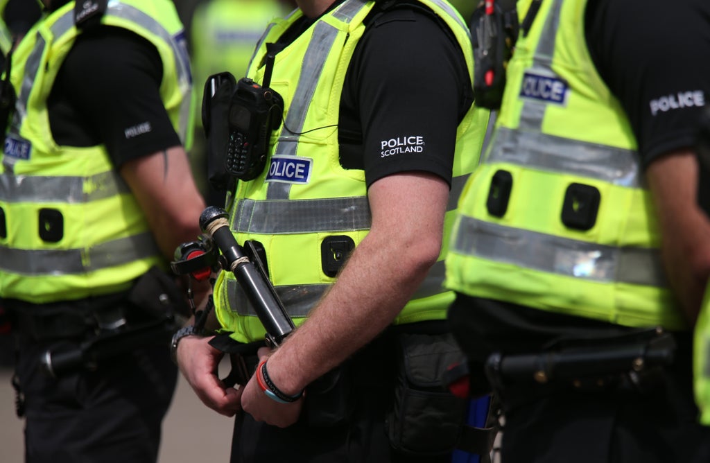 Police Scotland officer numbers to drop to 13-year low