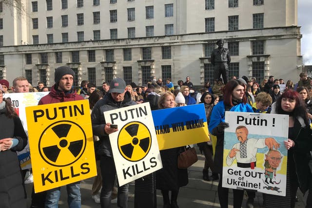 <p>Members of the Ukrainian diaspora demonstrate against the Russian invasion outside Downing Street </p>