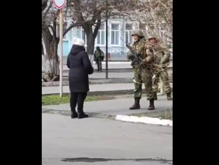 Brave Ukrainian woman tells Russian soldier: ‘Put sunflower seeds in your pocket so they grow when you die’