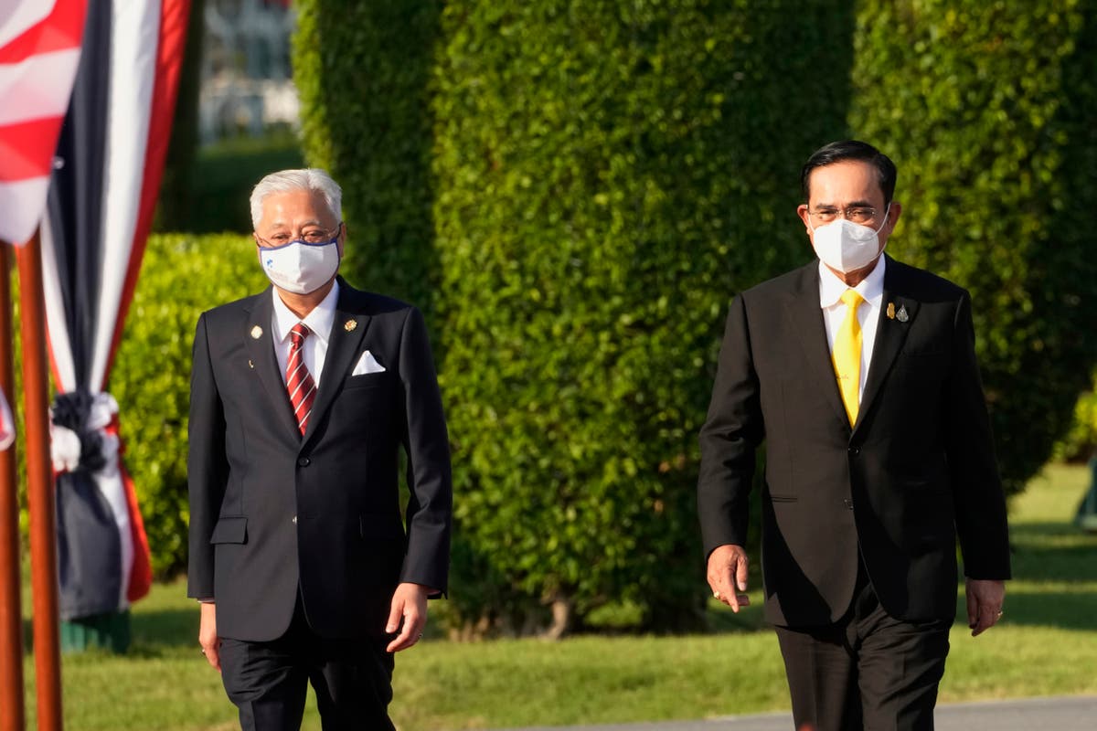 Thai and Malaysia leaders discuss insurgency, Myanmar crisis